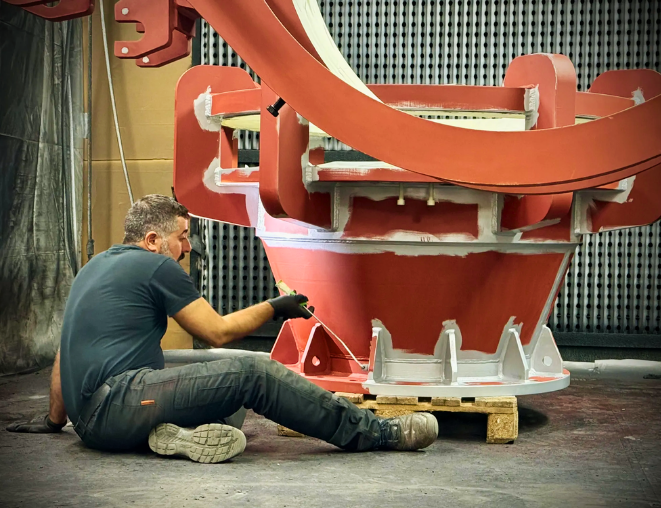 Custom-made quick-release ball joint for mining vessel